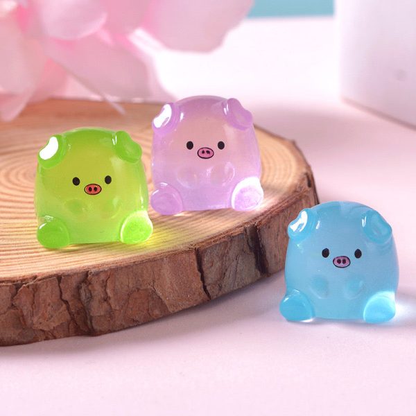 Glow-In-The-Dark Piglet Charm - 图片 4