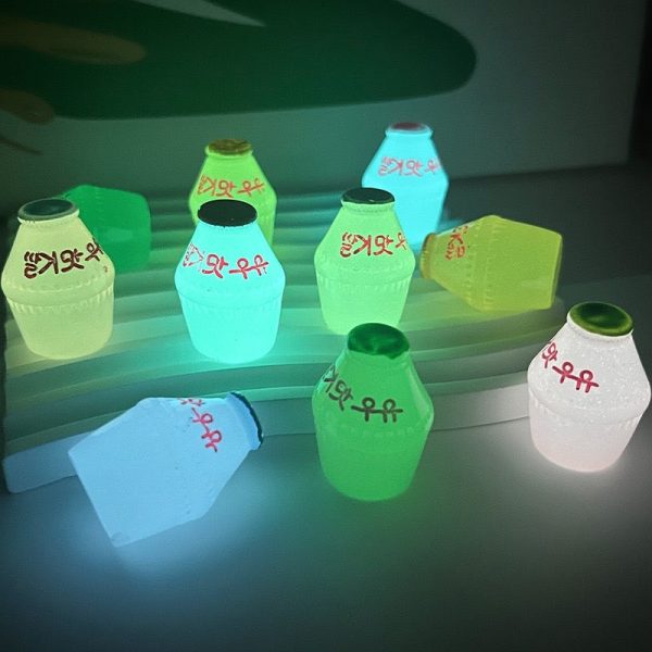 Glow-In-The-Dark Milk Bottle Charm - 图片 3