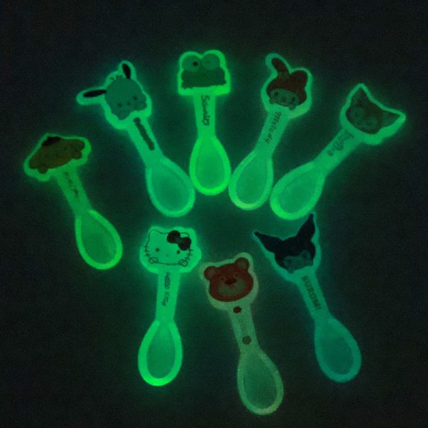 Sanrio Glow-In-The-Dark Spoon Charm - 图片 2