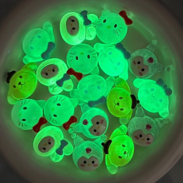 Sanrio Glow-In-The-Dark Charm - 图片 2